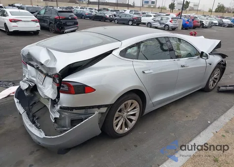 2017 Tesla Model S z USA, uszkodzony, nr VIN 5YJSA1E17HF189627
